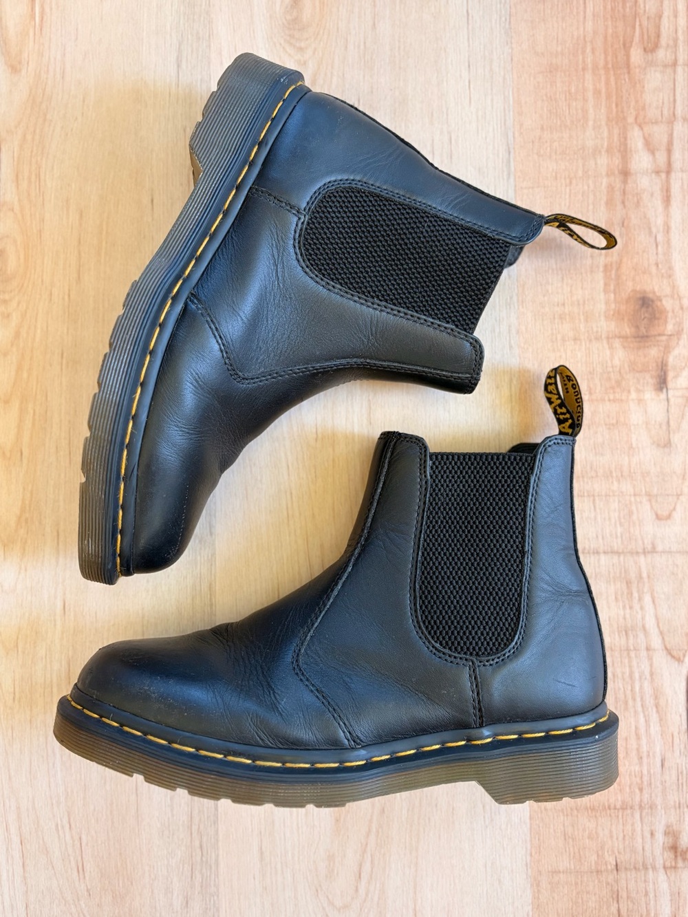 Dr. Martens 2976 Chelsea Boots Black Leather Womens Size 9